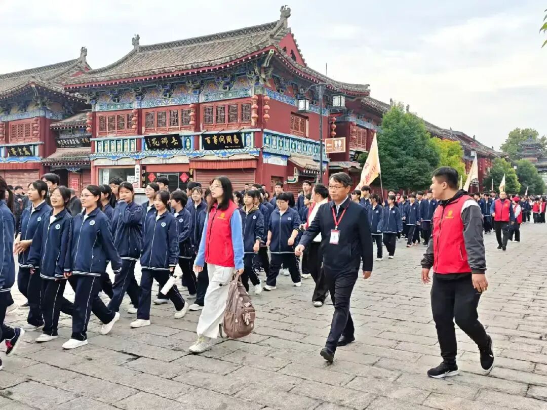 传承精忠魂 砺志报国行