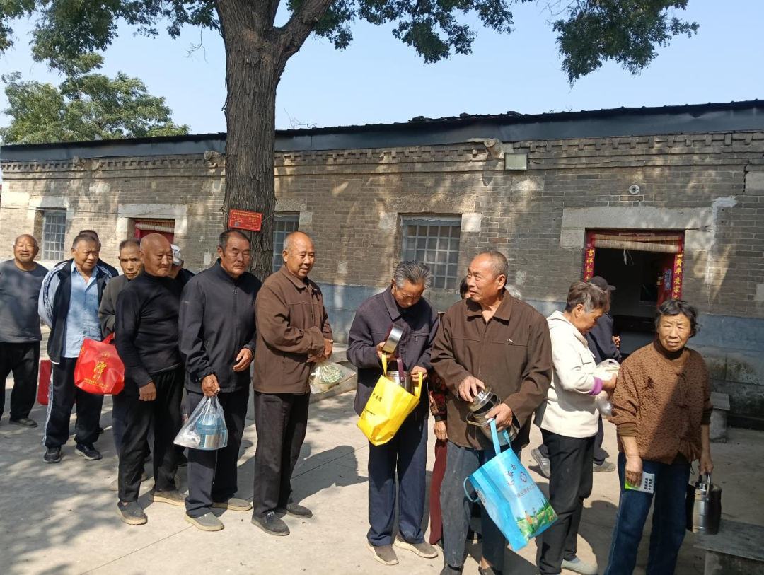 韩庄：爱心食堂飘出幸福味 银发餐桌暖意浓