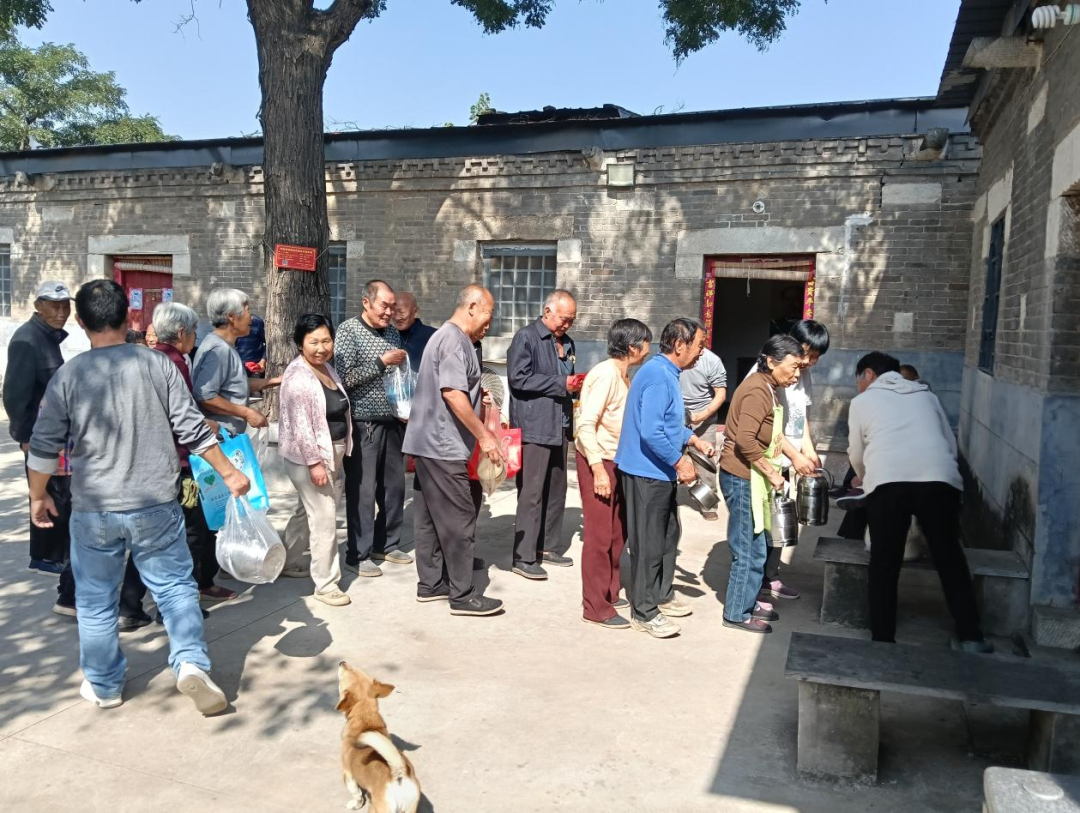 韩庄：爱心食堂飘出幸福味 银发餐桌暖意浓