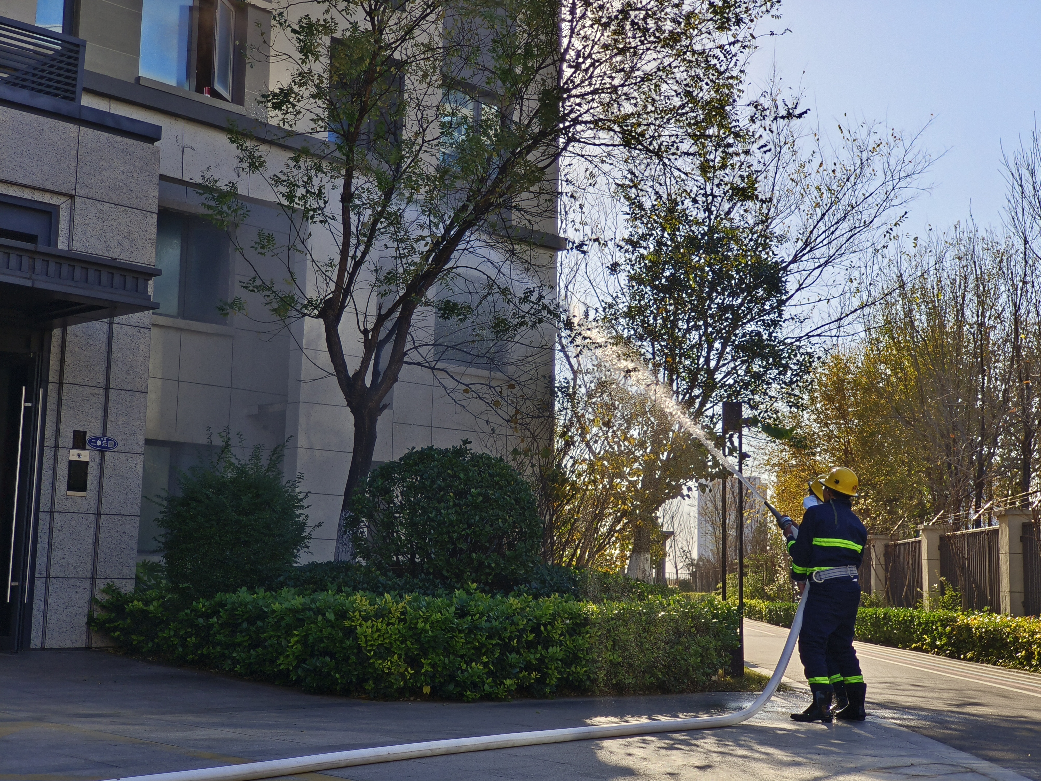 演练淬硬功 安全入人心——兰馨社区消防宣传月演练活动扎实开展