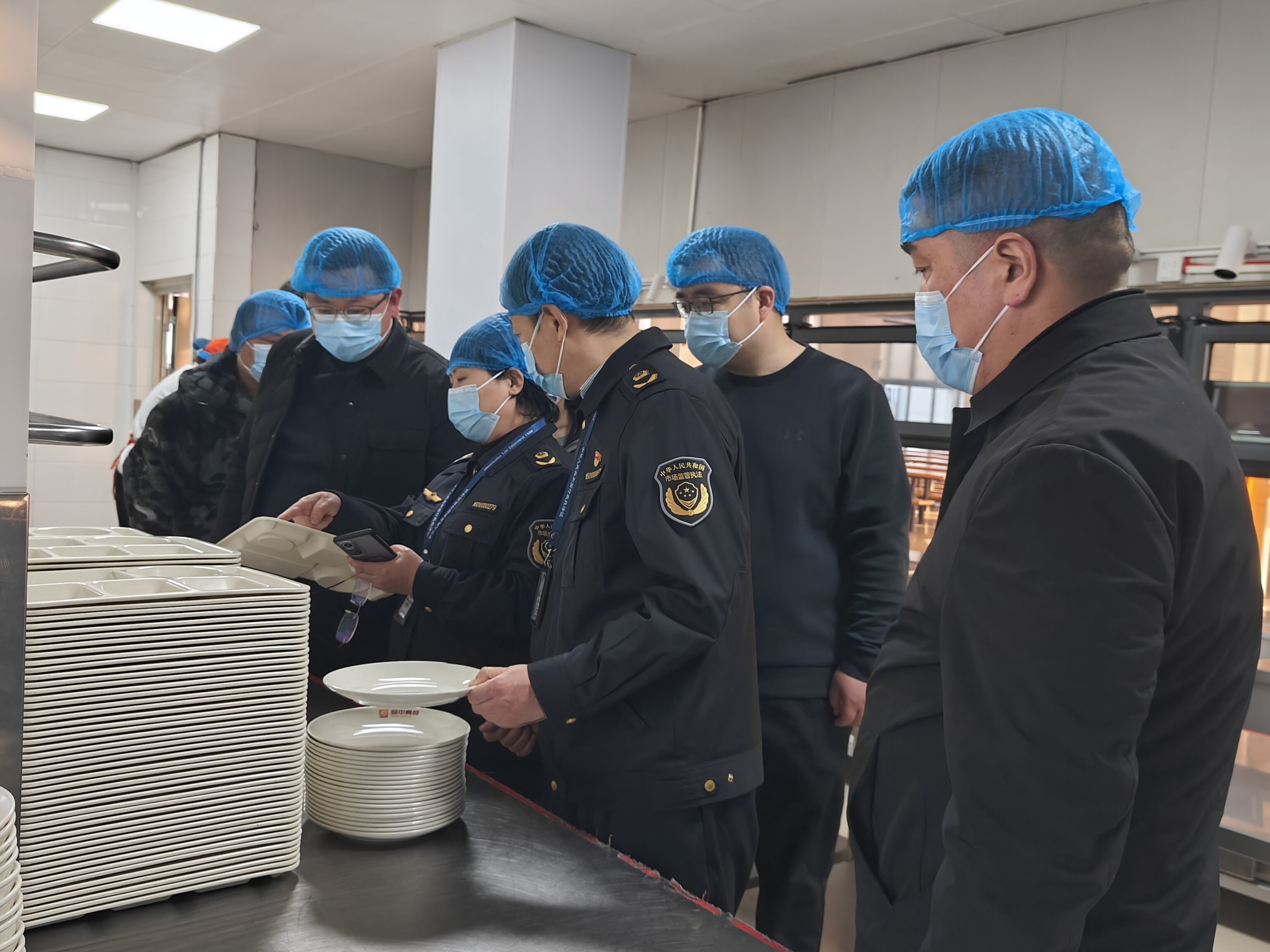 银河办事处联合开展校园及周边食品安全专项治理行动