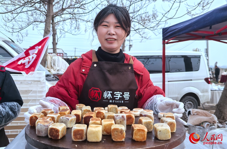 洧川大集迎来新春采购热潮。人民网记者 王佩摄