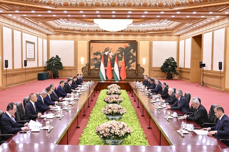 习近平同塔吉克斯坦总统拉赫蒙会谈