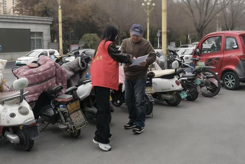 区人社局多点发力 开展创业担保贷款宣传活动