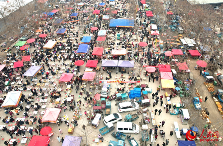 早上刚开集的洧川大集。人民网记者 宋芳鑫摄