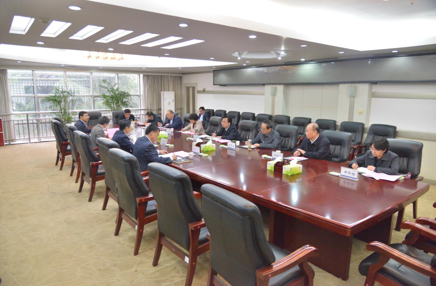 田海涛副市长调研安阳工学院科技创新及产业研究院建设工作1.jpg
