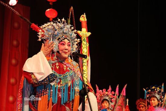 马金凤大师演出《穆桂英挂帅》