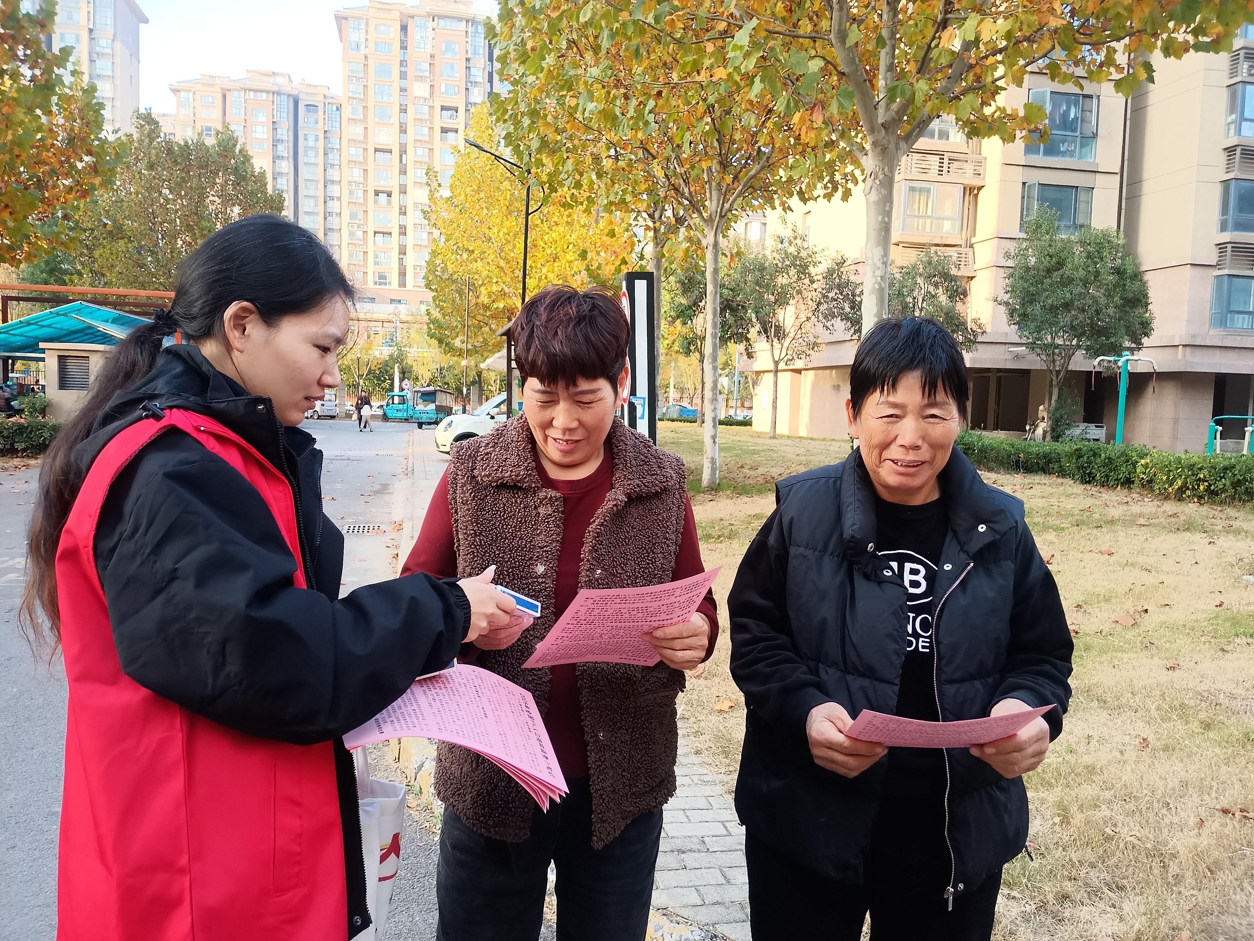 共赴人口调查之约,摸清家底绘就幸福银河:2025年全国1%人口抽样调查进行时 共赴人口调查之约,摸清家底绘就幸福银河:2025年全国1%人口抽样调查进行时