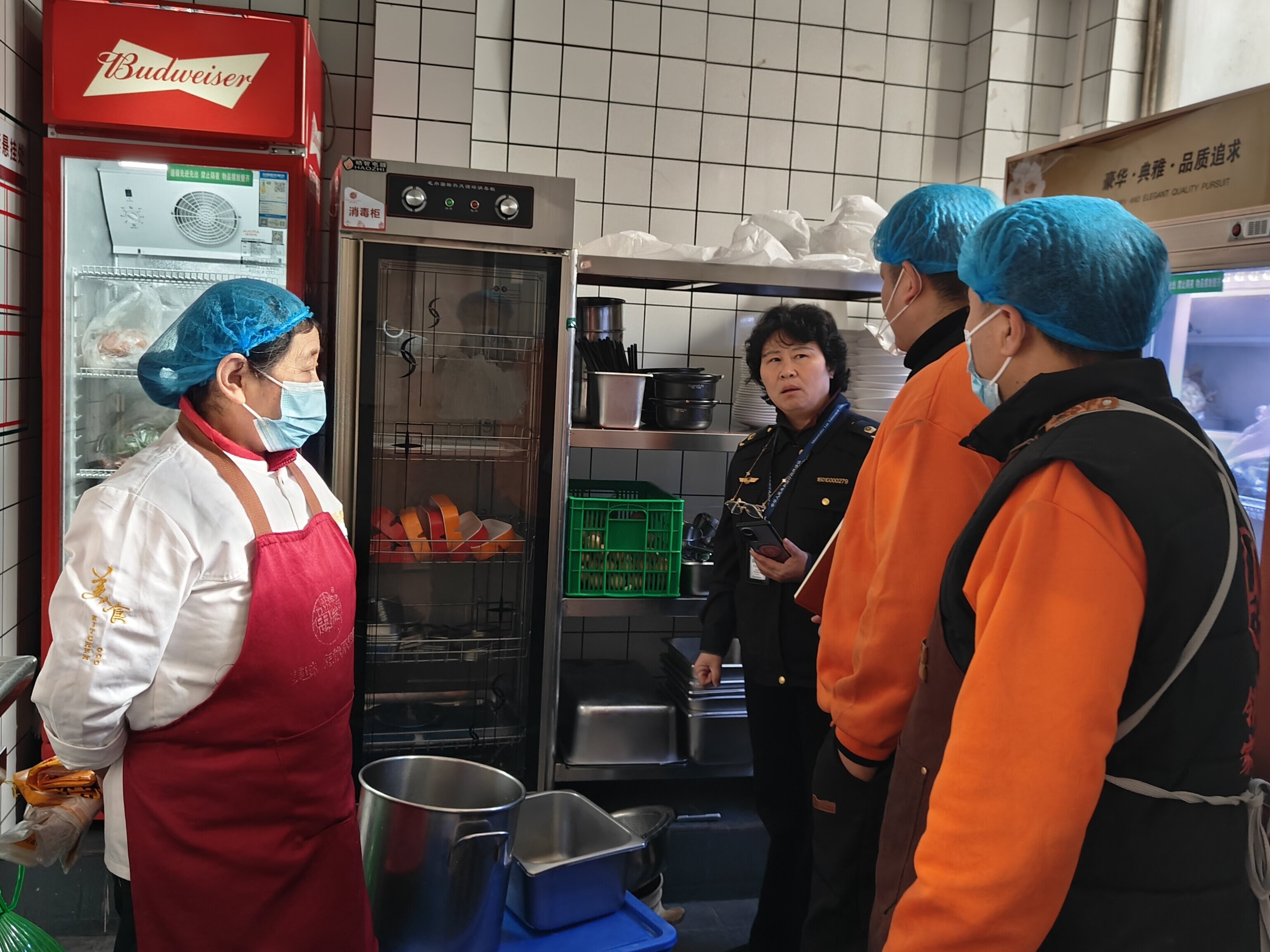 银河办事处筑牢老年助餐“安全网”，专项检查守护“舌尖上的幸福