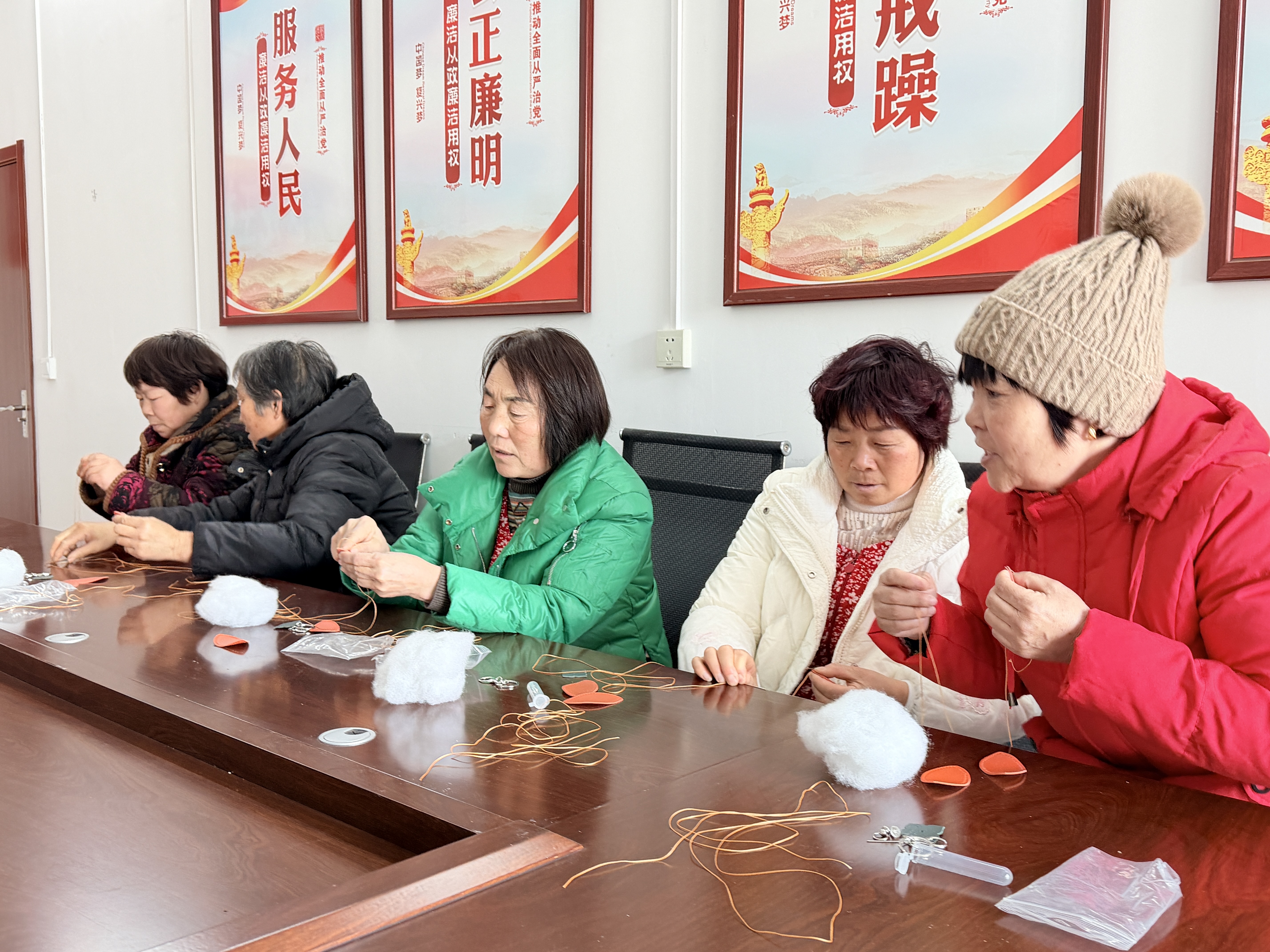 龙王办事处：指尖灵动制“柿”事，巧手传情寓安康