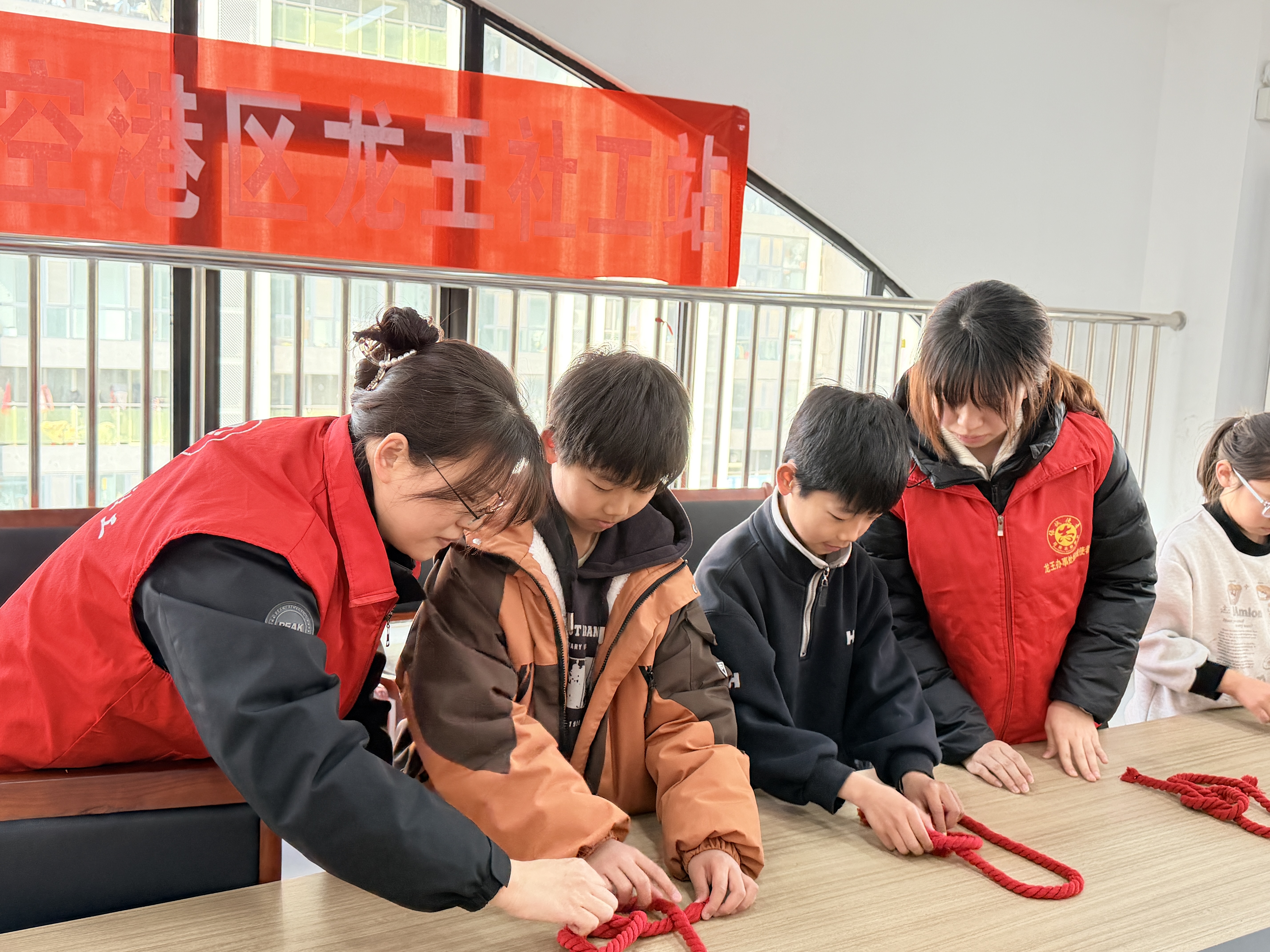 龙王办事处：巧手结如意·编织新年愿景