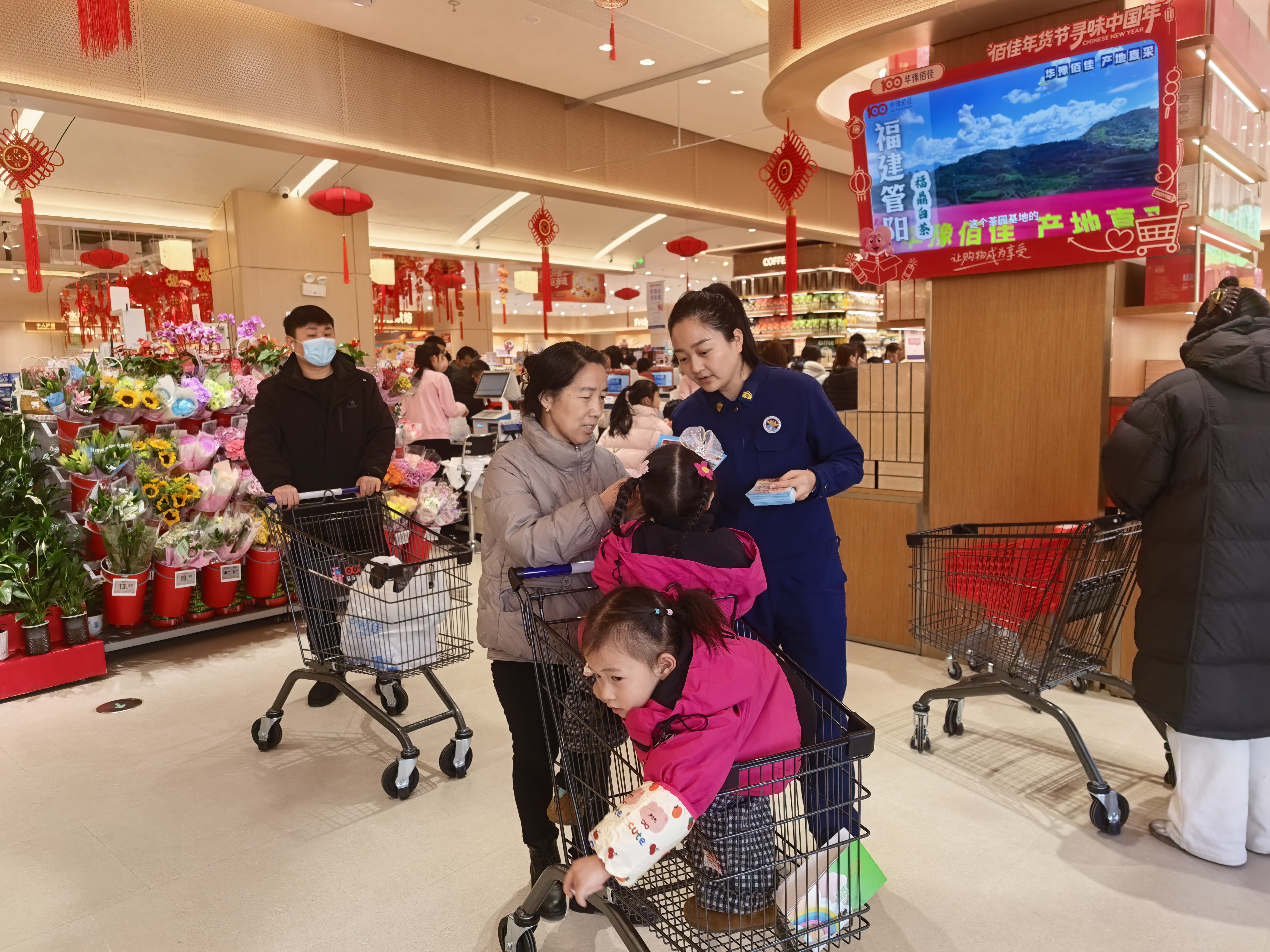 航空港区消防救援支队港北大队深入辖区人员密集场所，开展春节前消防安全宣传活动