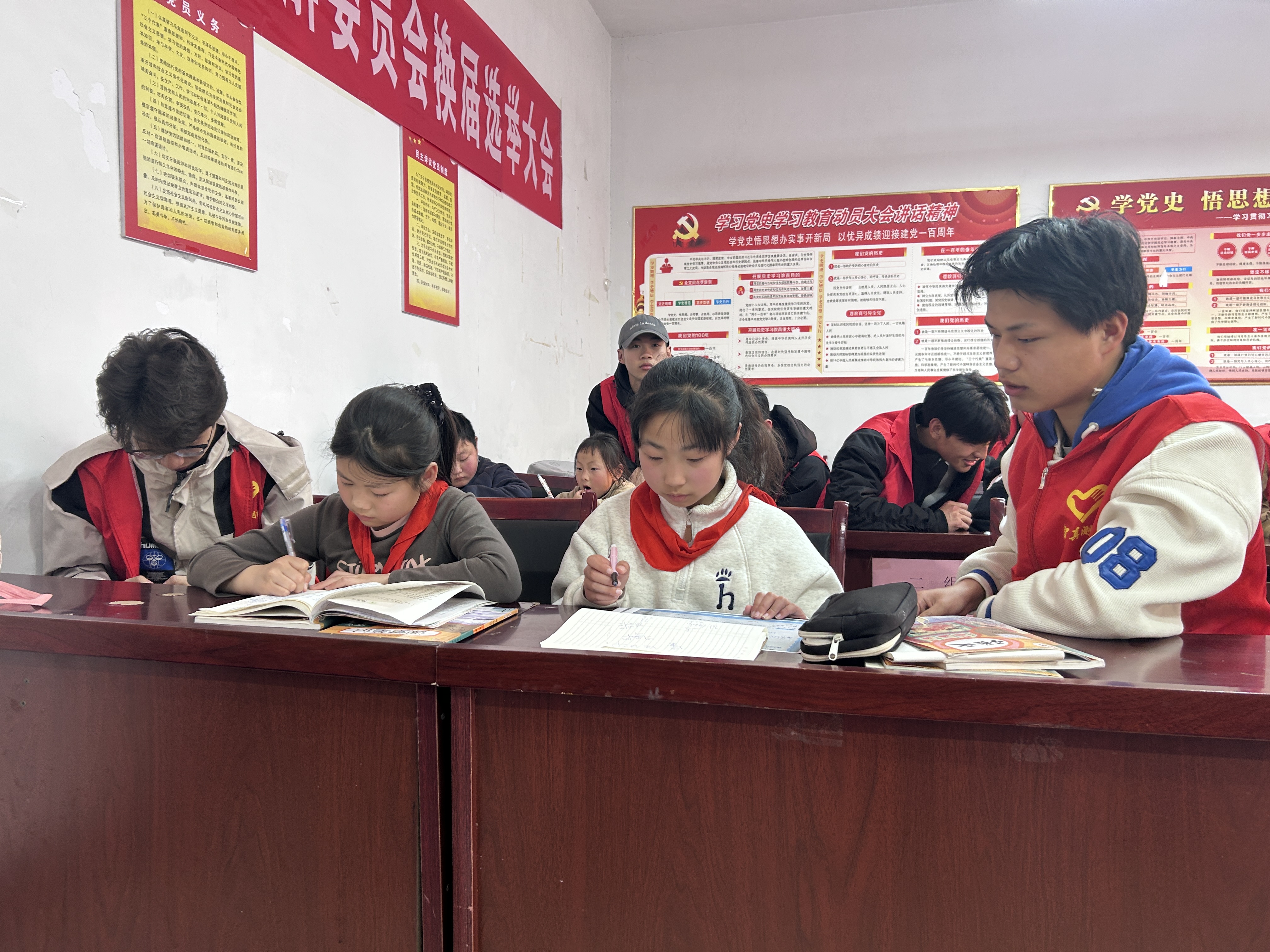 “八千暖翼”再起航：四点半课堂新学期开课 暖心陪伴助成长