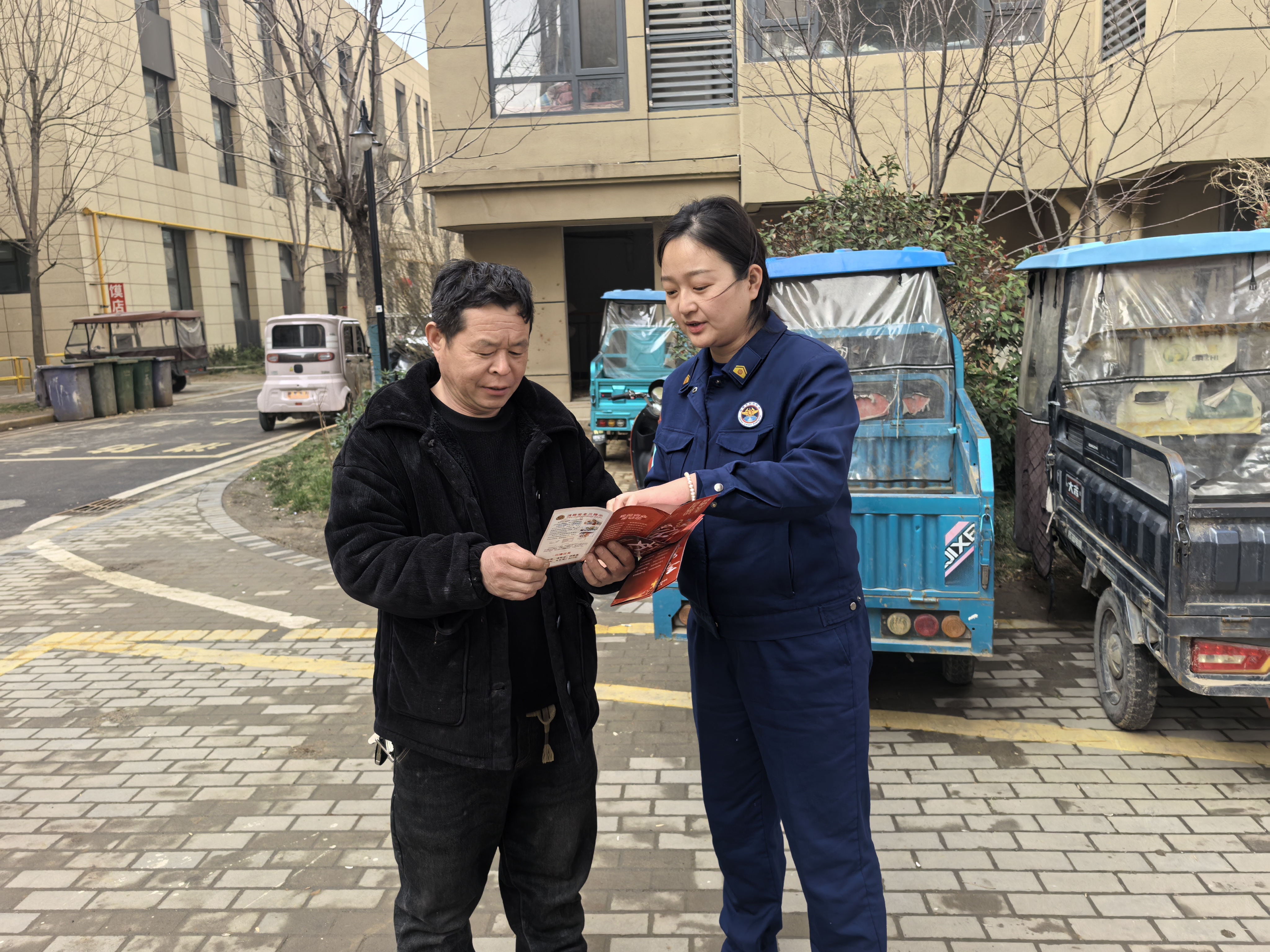 航空港区消防救援支队港北大队开展消防宣传进社区 筑牢安全“防火墙”活动 航空港区消防救援支队港北大队开展消防宣传进社区 筑牢安全“防火墙”活动