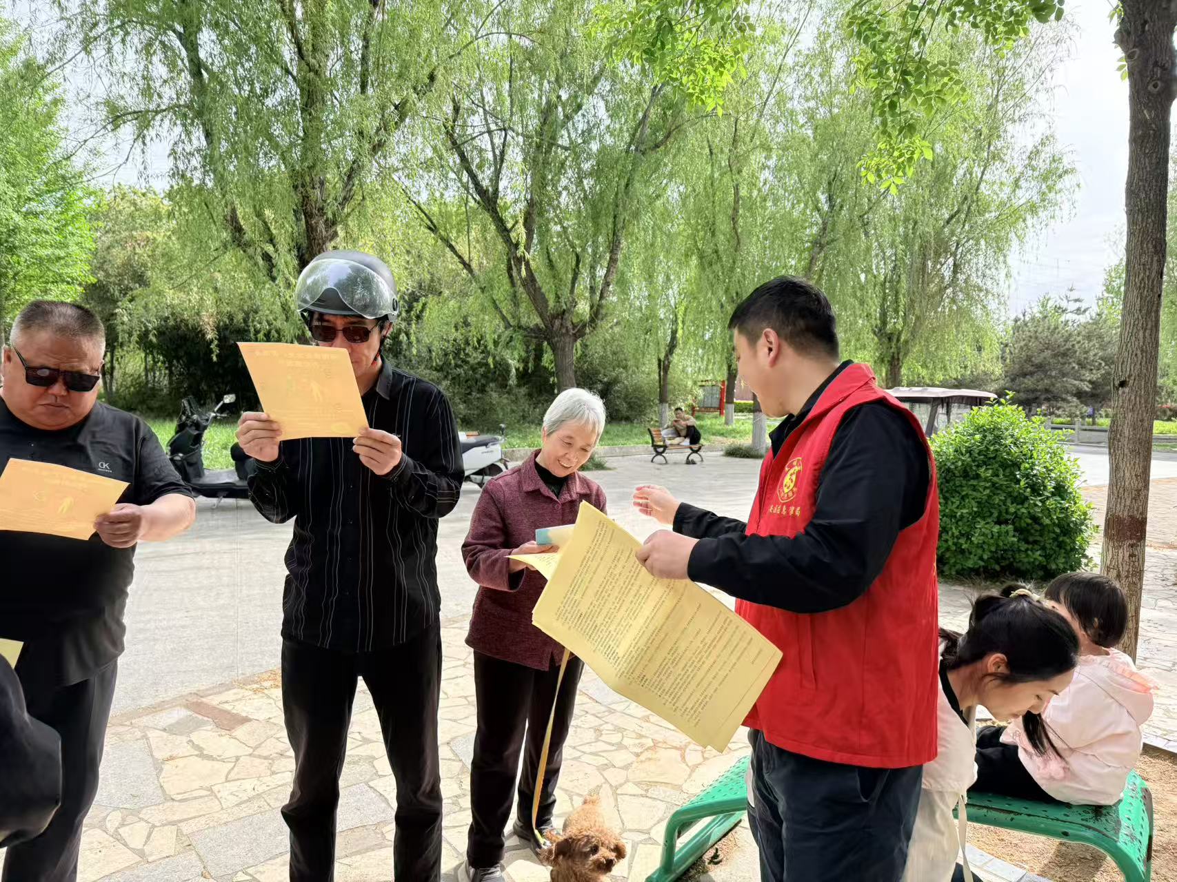 龙安区应急管理局开展“4·15全民国家安全教育日”宣传活动