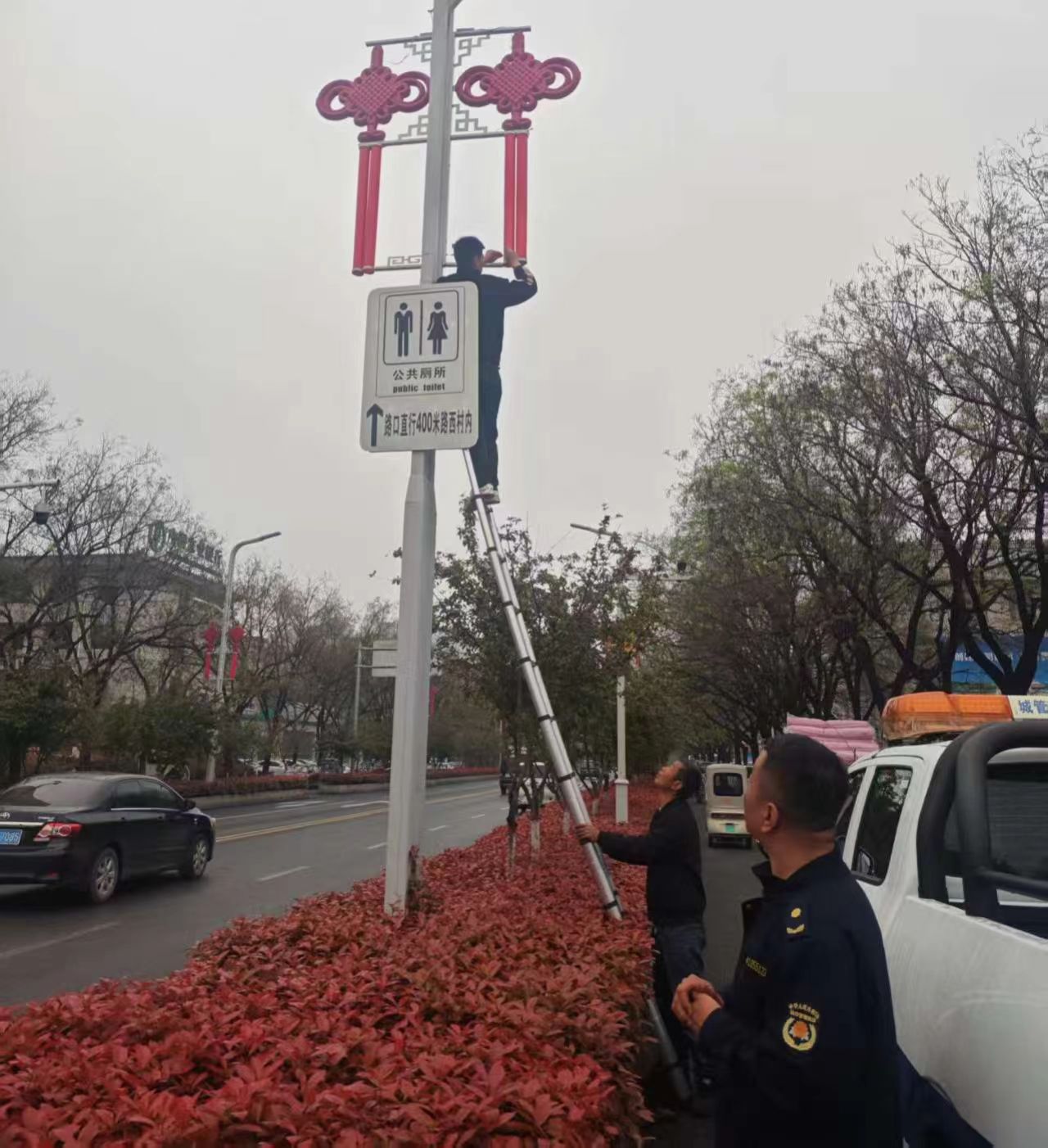 区城市管理局开展亮化灯饰设施专项排查行动