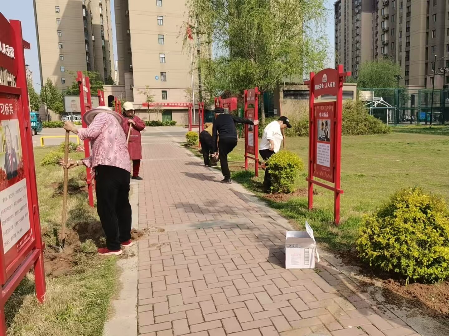 从“脏乱差”到“洁净美” ——“五清四建”让祥荣社区焕发新生