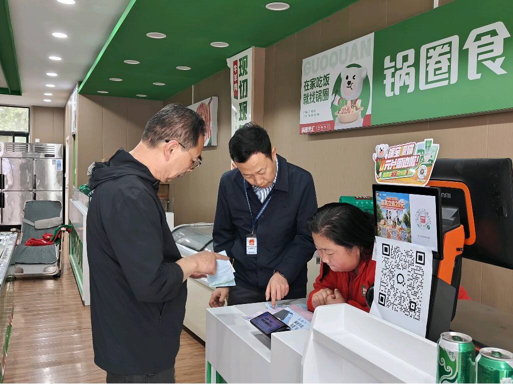 筑牢食品安全防线！银河办事处联合市场所开展畜禽肉品专项排查行动