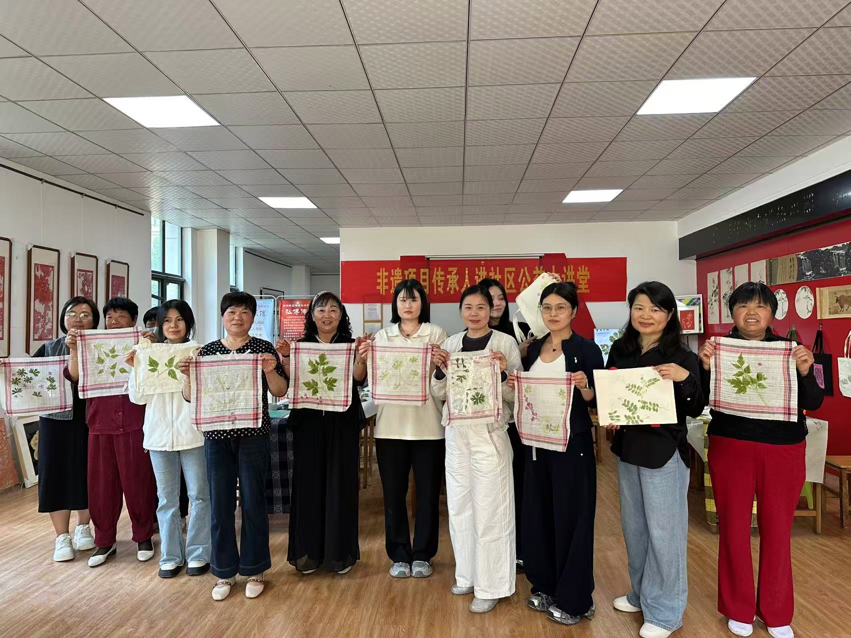 银河办事处：捶间留花草，邻里染春色
