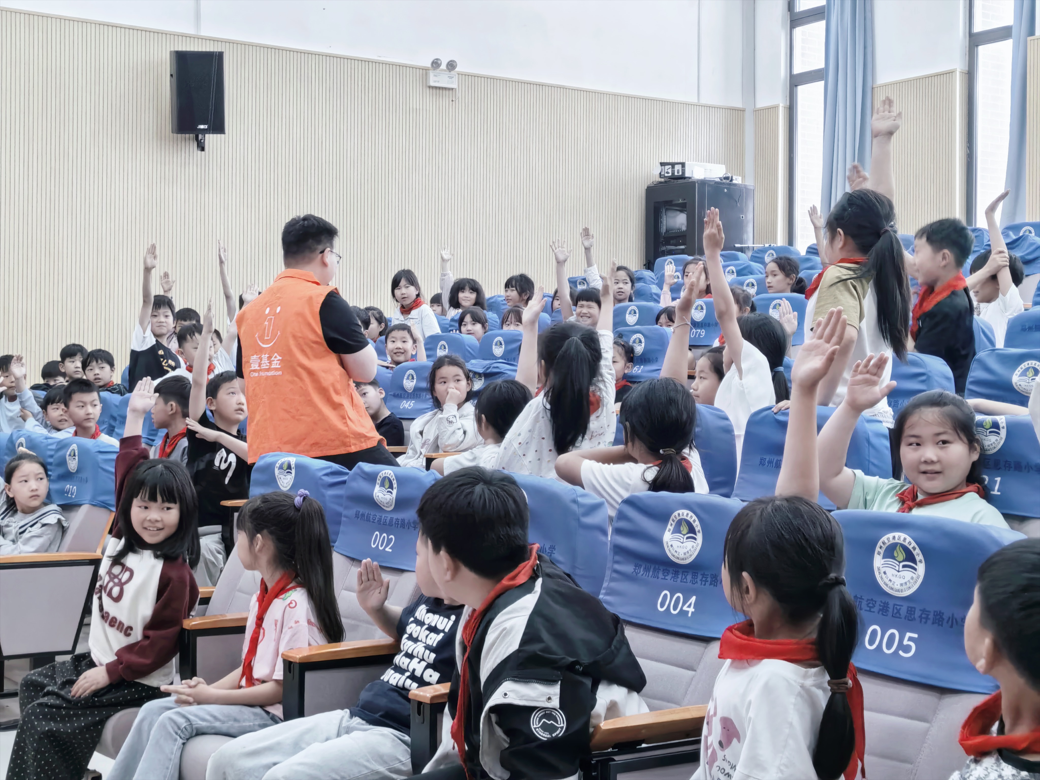 龙王办事处：防溺地震进校园，安全知识护童行
