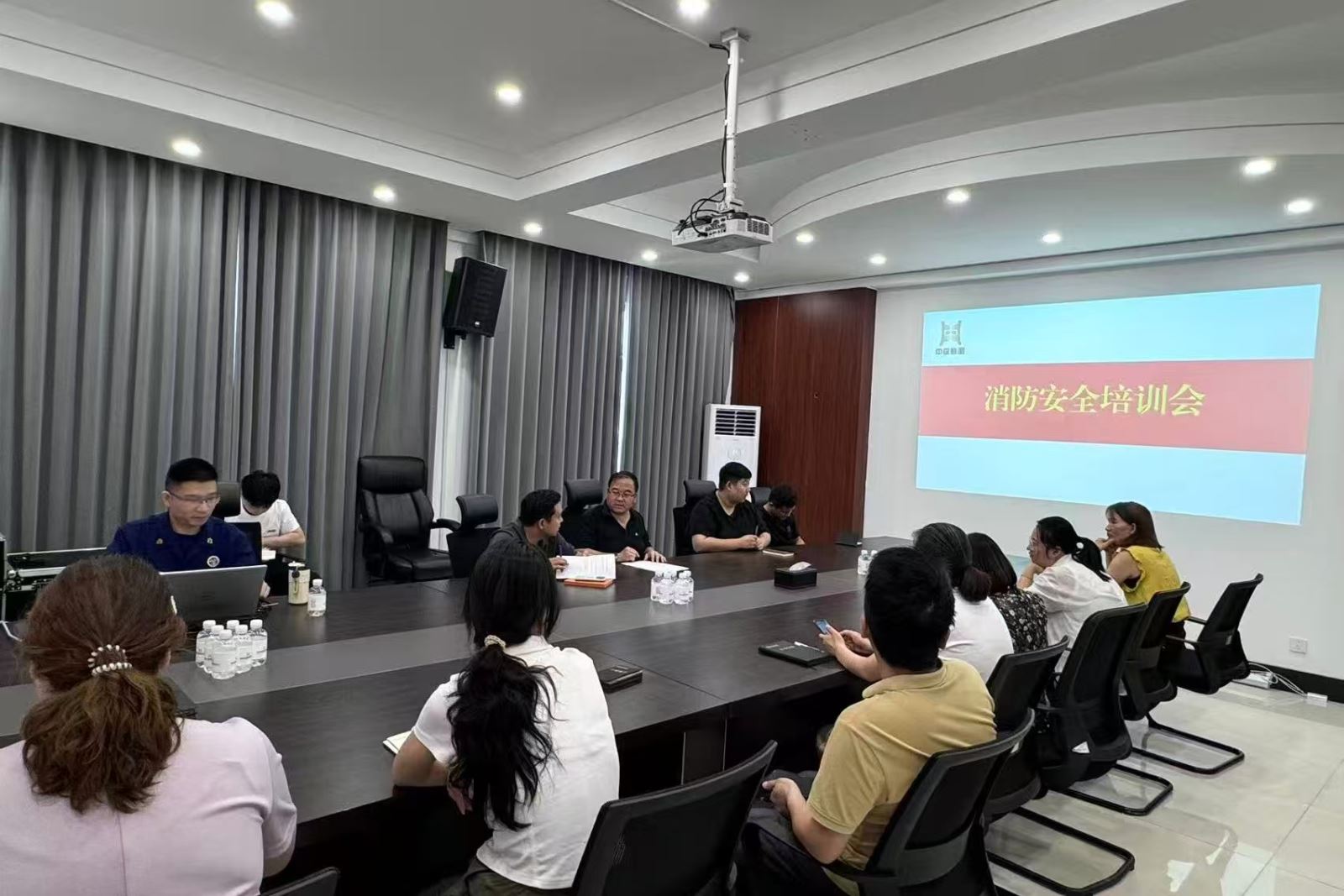 航空港区消防救援支队走进辖区企业开展消防安全培训 航空港区消防救援支队走进辖区企业开展消防安全培训