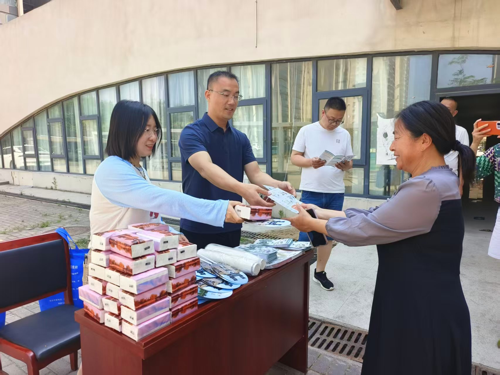 文物属于人民 服务人民 ——龙王办事处深入社区广场开展文物保护宣传活动 文物属于人民 服务人民 ——龙王办事处深入社区广场开展文物保护宣传活动