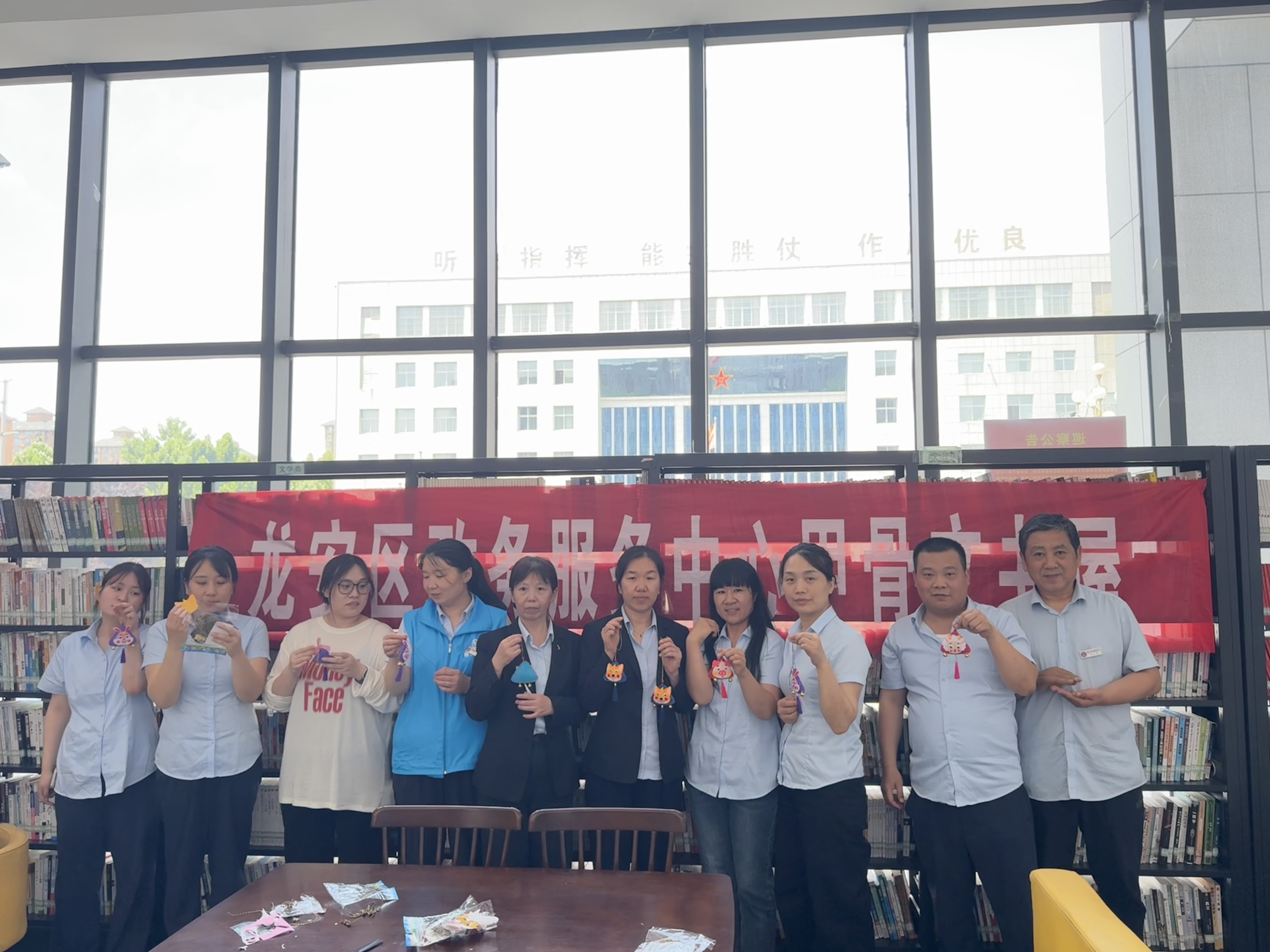 龙安区行政审批和政务信息管理局开展 “我们的节日・端午” 手工制作艾草香囊活动 龙安区行政审批和政务信息管理局开展 “我们的节日・端午” 手工制作艾草香囊活动