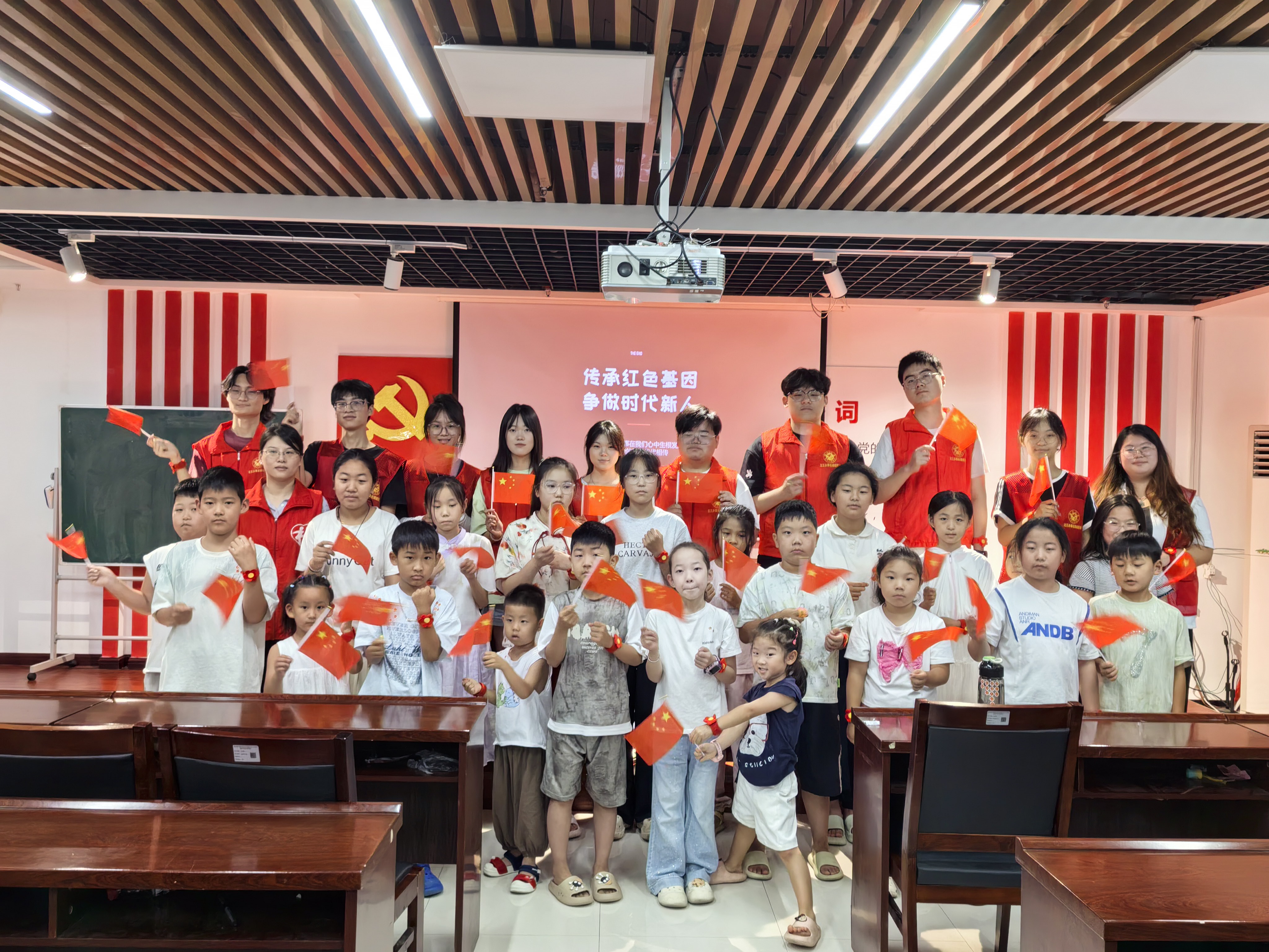 龙王办事处:红色精神润童心,薪火相传育新人 龙王办事处:红色精神润童心,薪火相传育新人