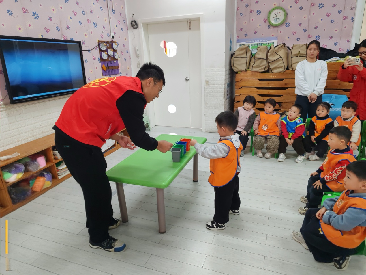 区城市管理局组织开展生活垃圾分类宣传进校园活动