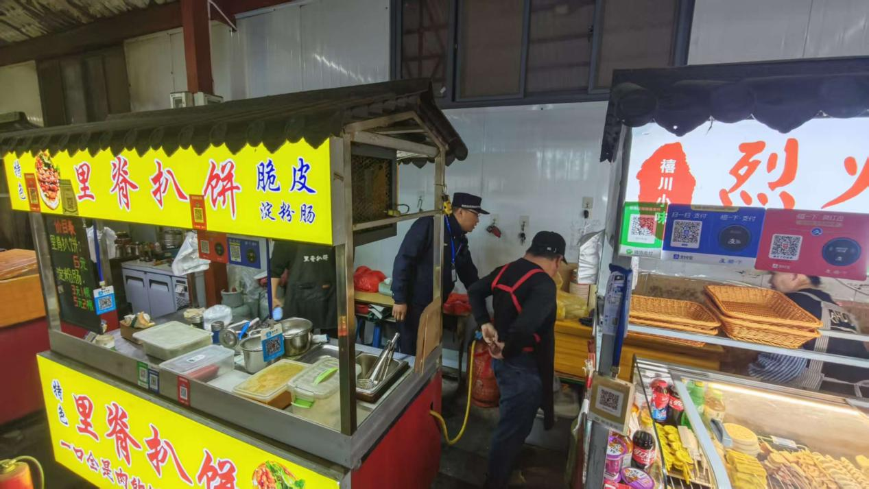 区城市管理局开展燃气安全专项检查