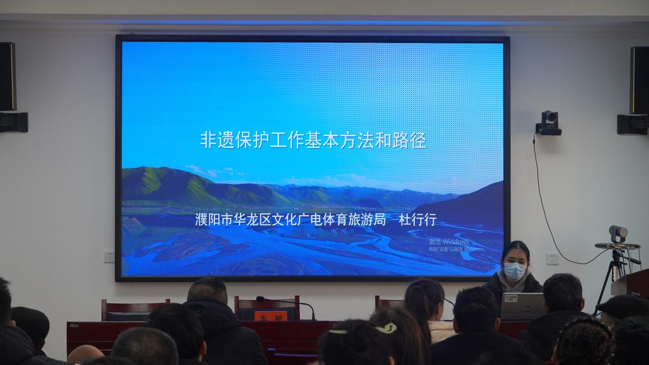 华龙区举办非物质文化遗产保护工作推进会暨第七批市级非遗项目、传承人授牌及传承人培训会