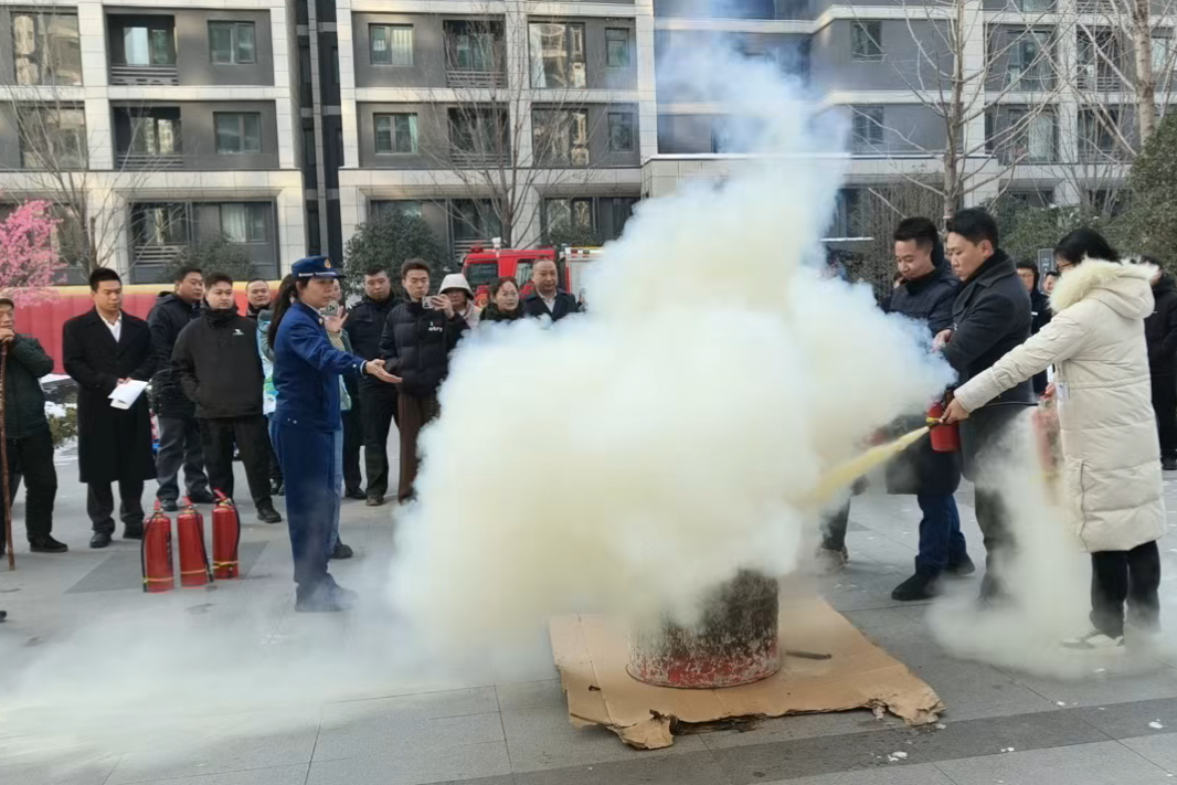 航空港区消防救援支队港北大队联合郑港办事处开展高层建筑物业消防安全专题培训演练 航空港区消防救援支队港北大队联合郑港办事处开展高层建筑物业消防安全专题培训演练