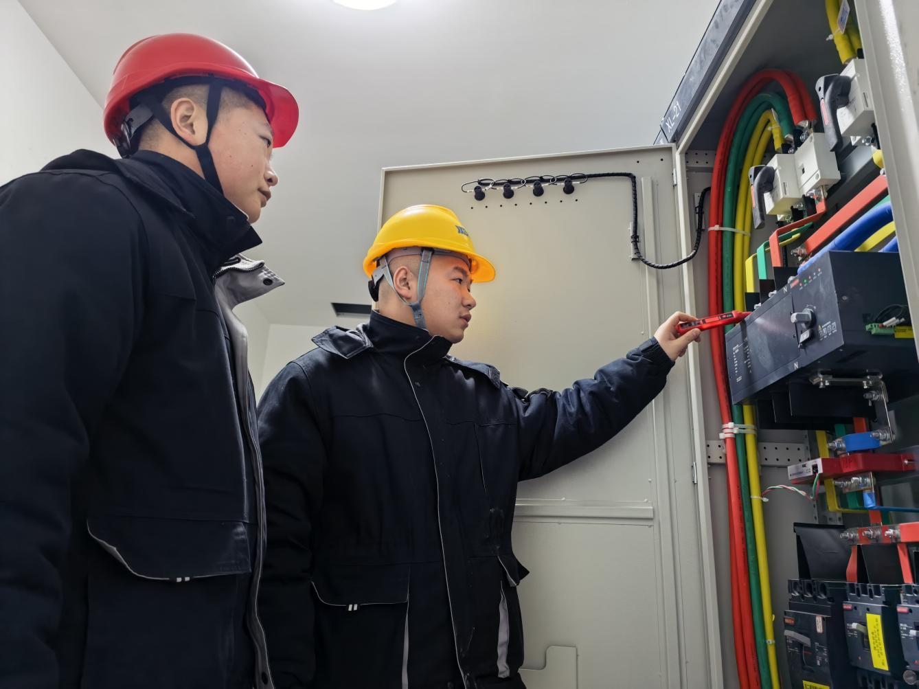 璀璨春晚之夜,电力卫士护航 璀璨春晚之夜,电力卫士护航