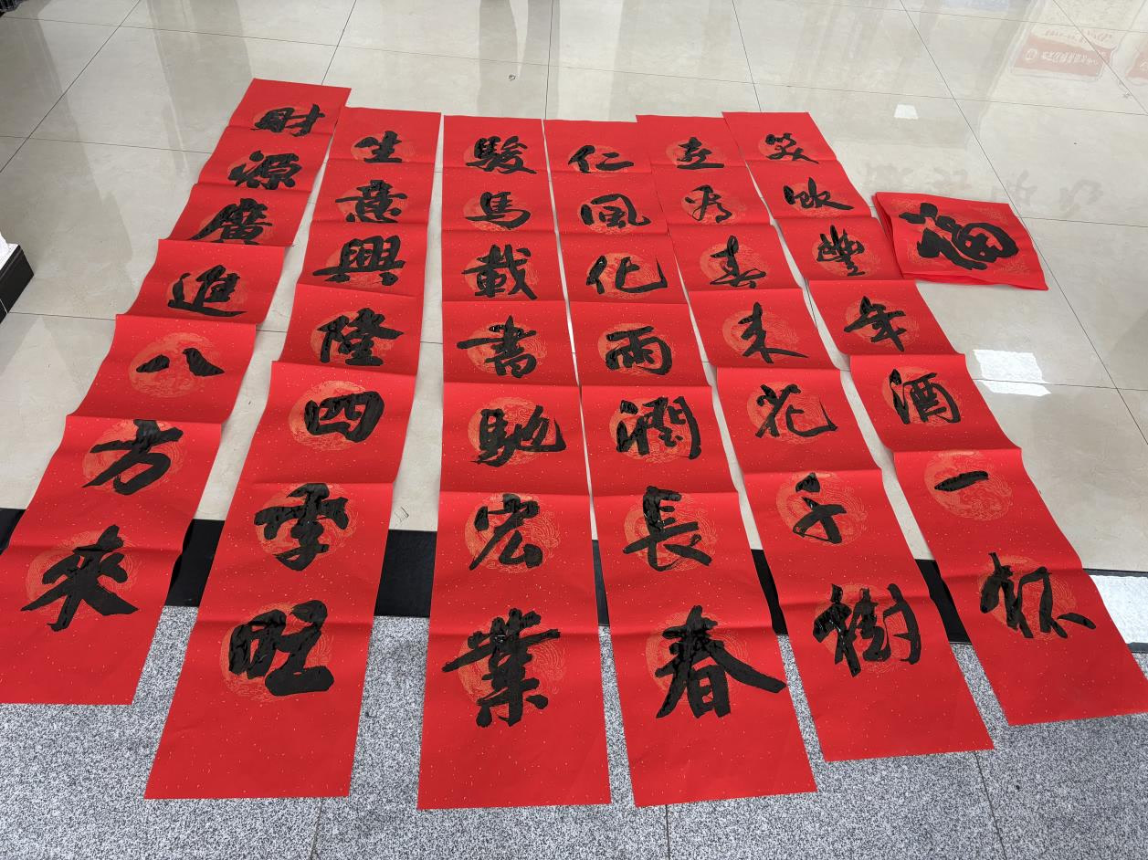 龙安区行政审批和政务信息管理局开展“我们的节日·春节”义写春联 主题活动 龙安区行政审批和政务信息管理局开展“我们的节日·春节”义写春联 主题活动