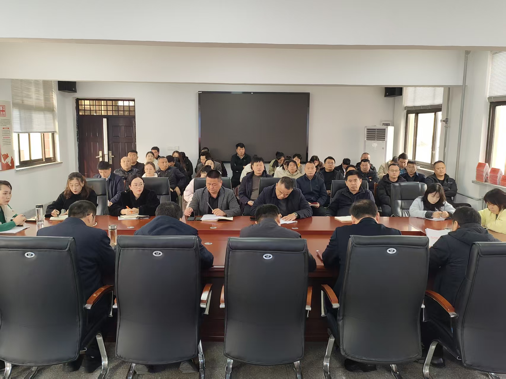 华龙区交通运输局召开2026年度工作会议 华龙区交通运输局召开2026年度工作会议