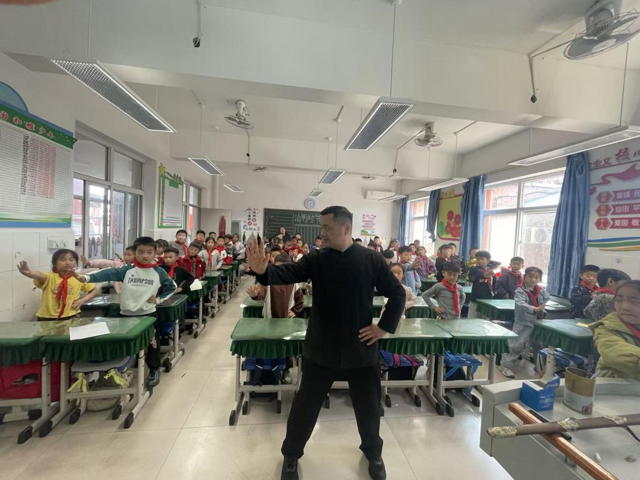 刚柔并济展国粹，寓教于乐润童心  ——华龙区开展“非遗进校园”活动