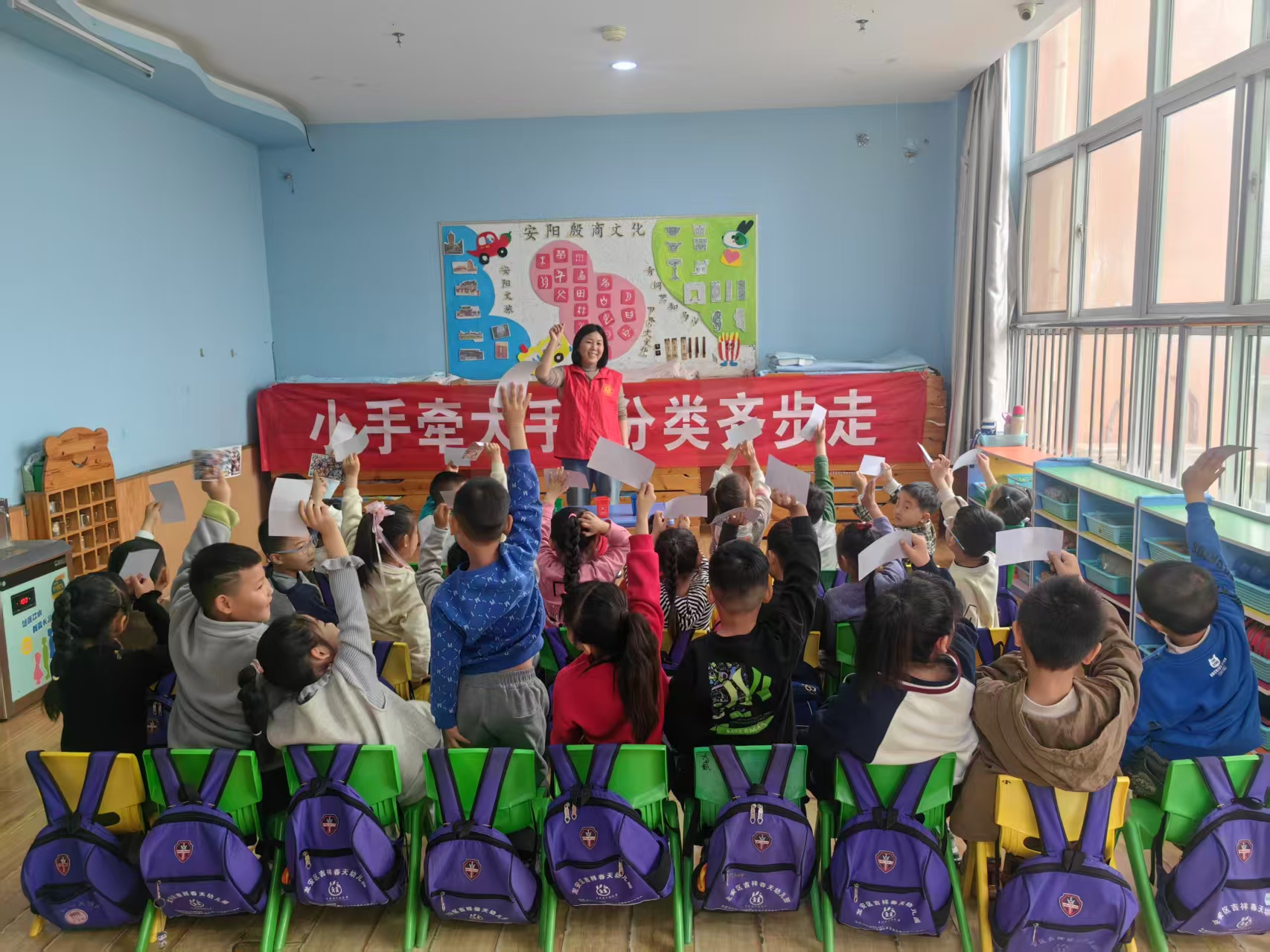 区环卫事务中心开展“小手牵大手、分类齐步走”垃圾分类宣传教育活动 区环卫事务中心开展“小手牵大手、分类齐步走”垃圾分类宣传教育活动