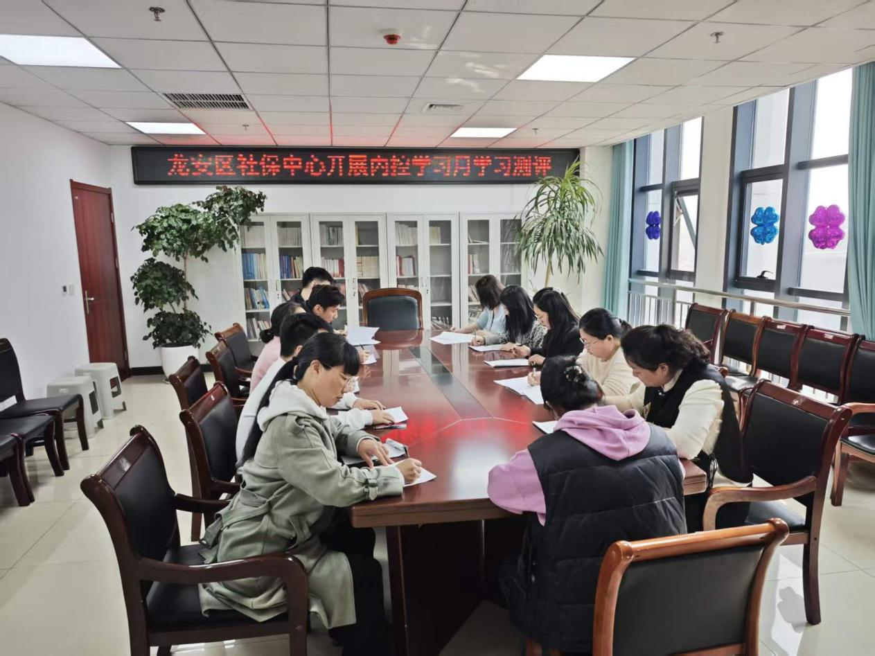 区人社局以考促学强内控 以学促干守防线