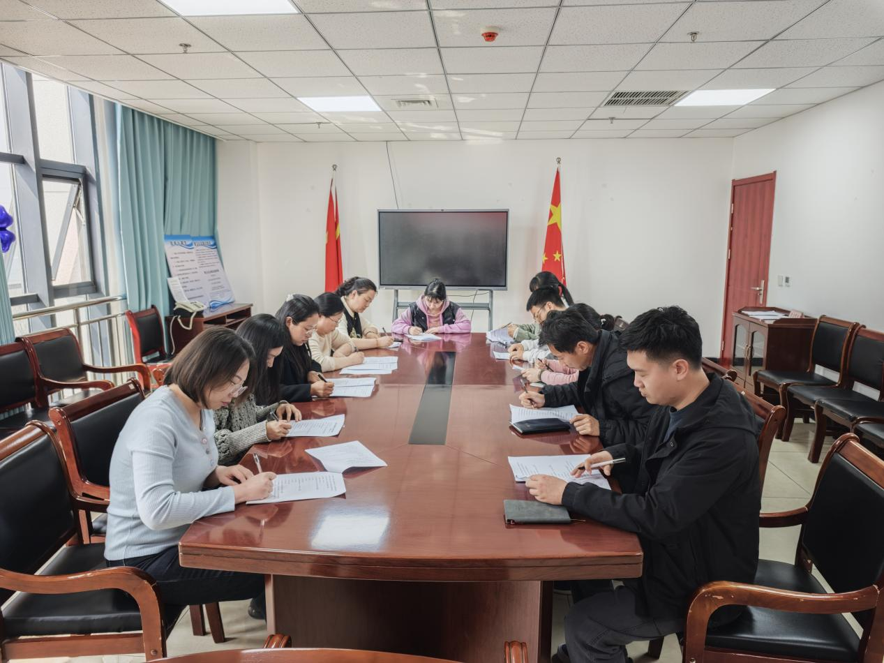 区人社局以考促学强内控 以学促干守防线