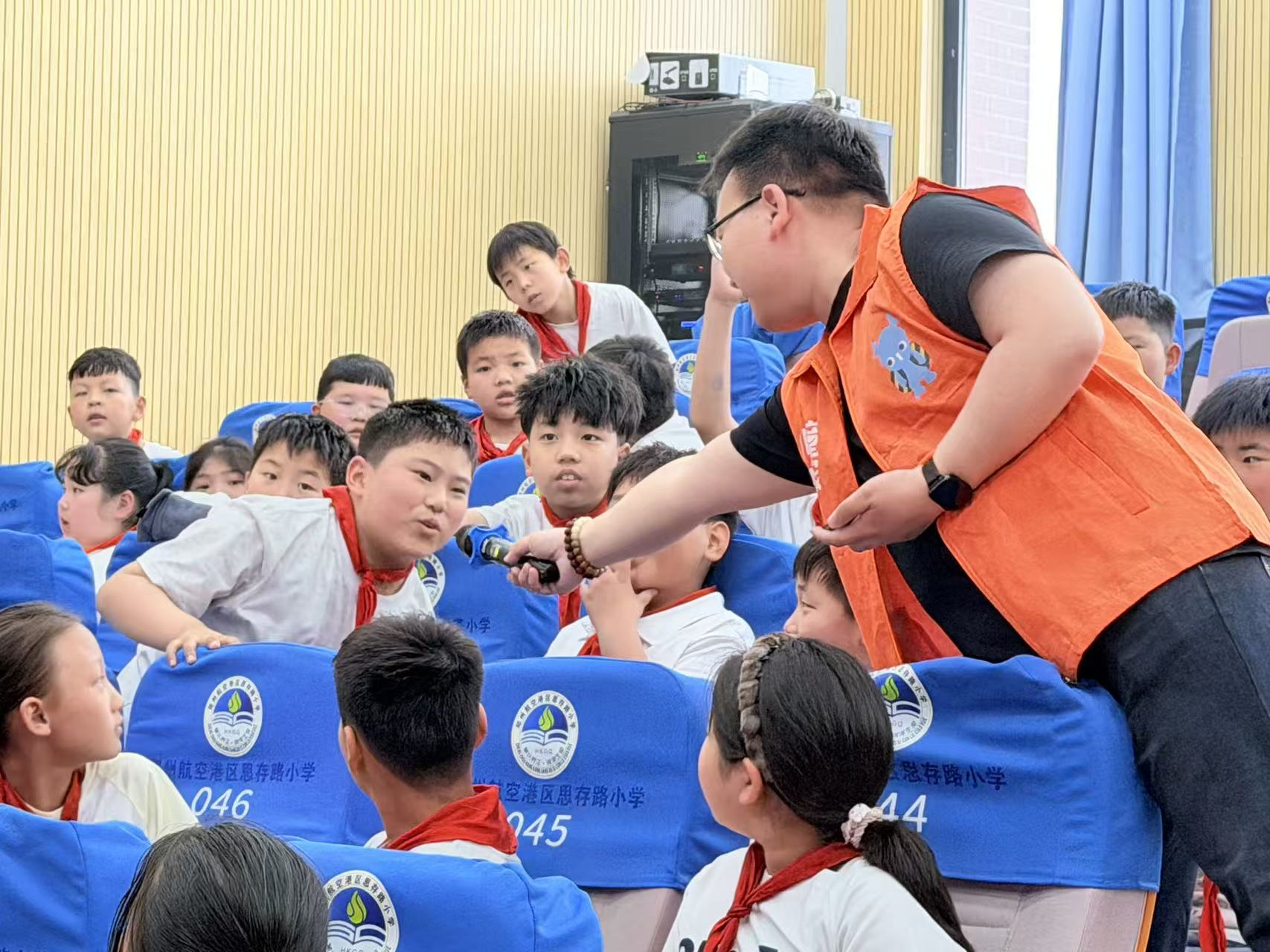 龙王办事处：交通消防进校园，安全知识记心间