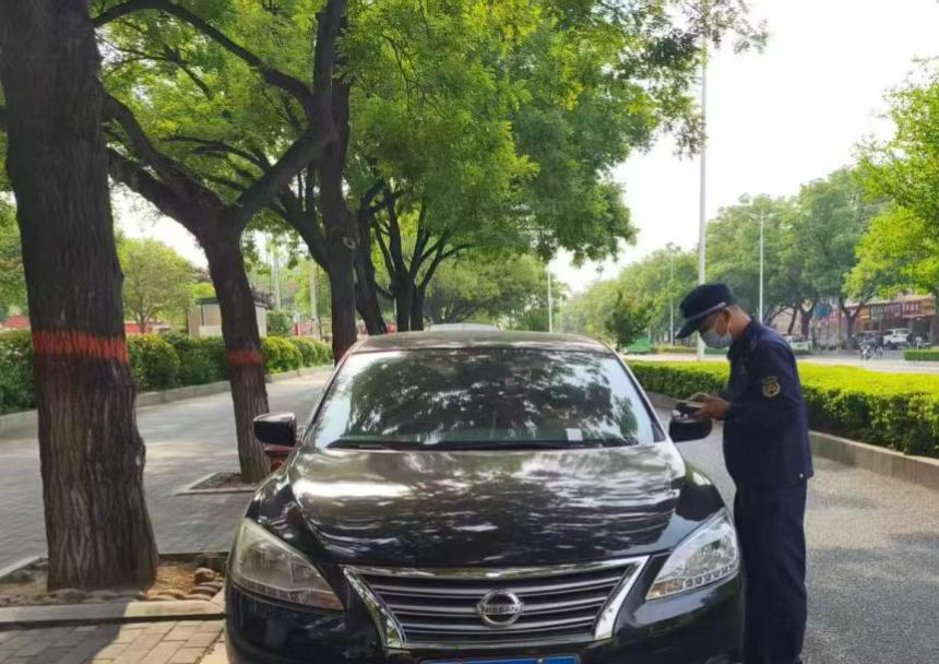 区城市管理局狠抓节后违停整治