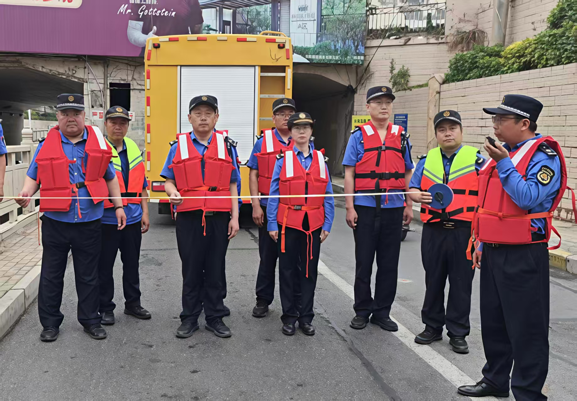 区城市管理局以练促防积极参与城市防汛应急演练