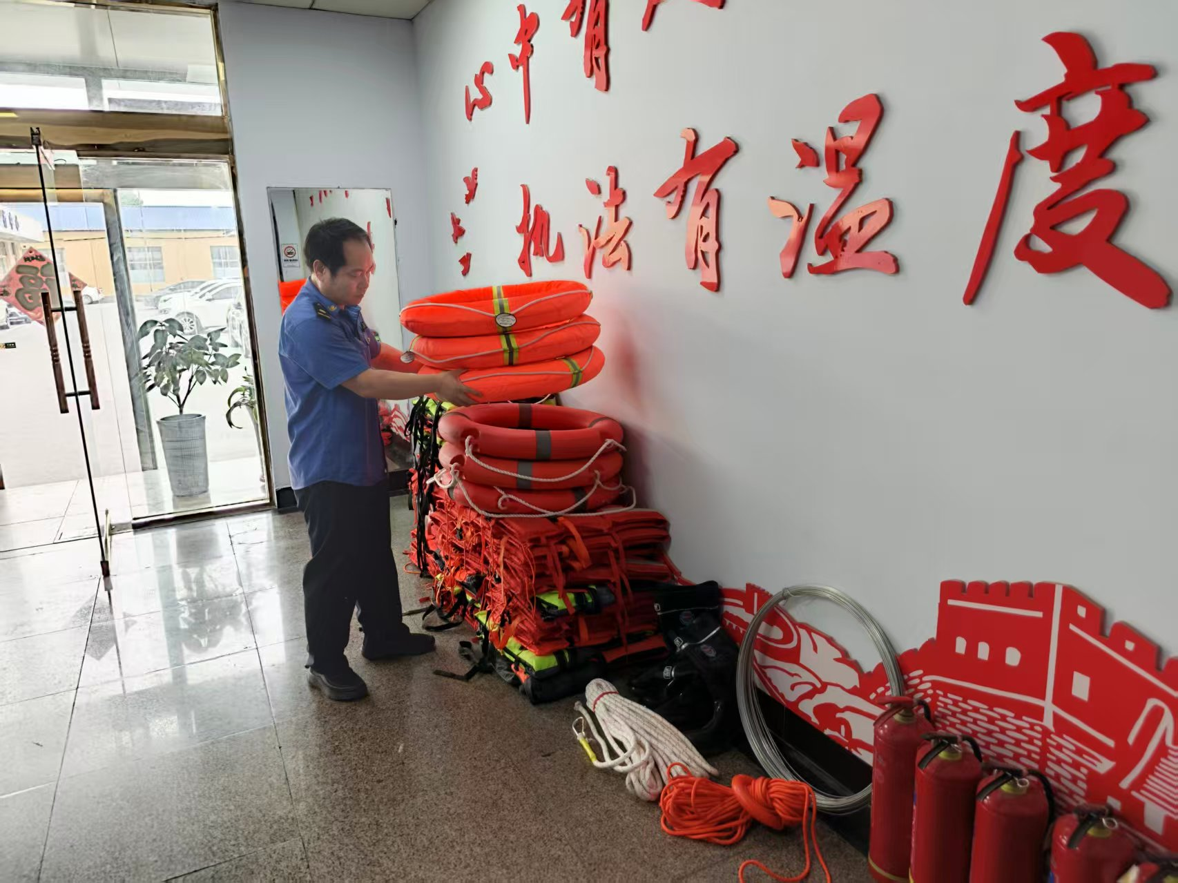 区城市管理局闻汛而动全力筑牢防汛安全屏障 区城市管理局闻汛而动全力筑牢防汛安全屏障
