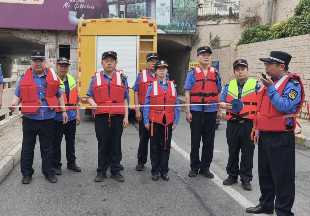 区城市管理局闻汛而动全力筑牢防汛安全屏障 区城市管理局闻汛而动全力筑牢防汛安全屏障