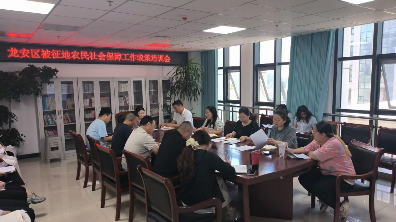 吃透政策精业务 用心服务保民生