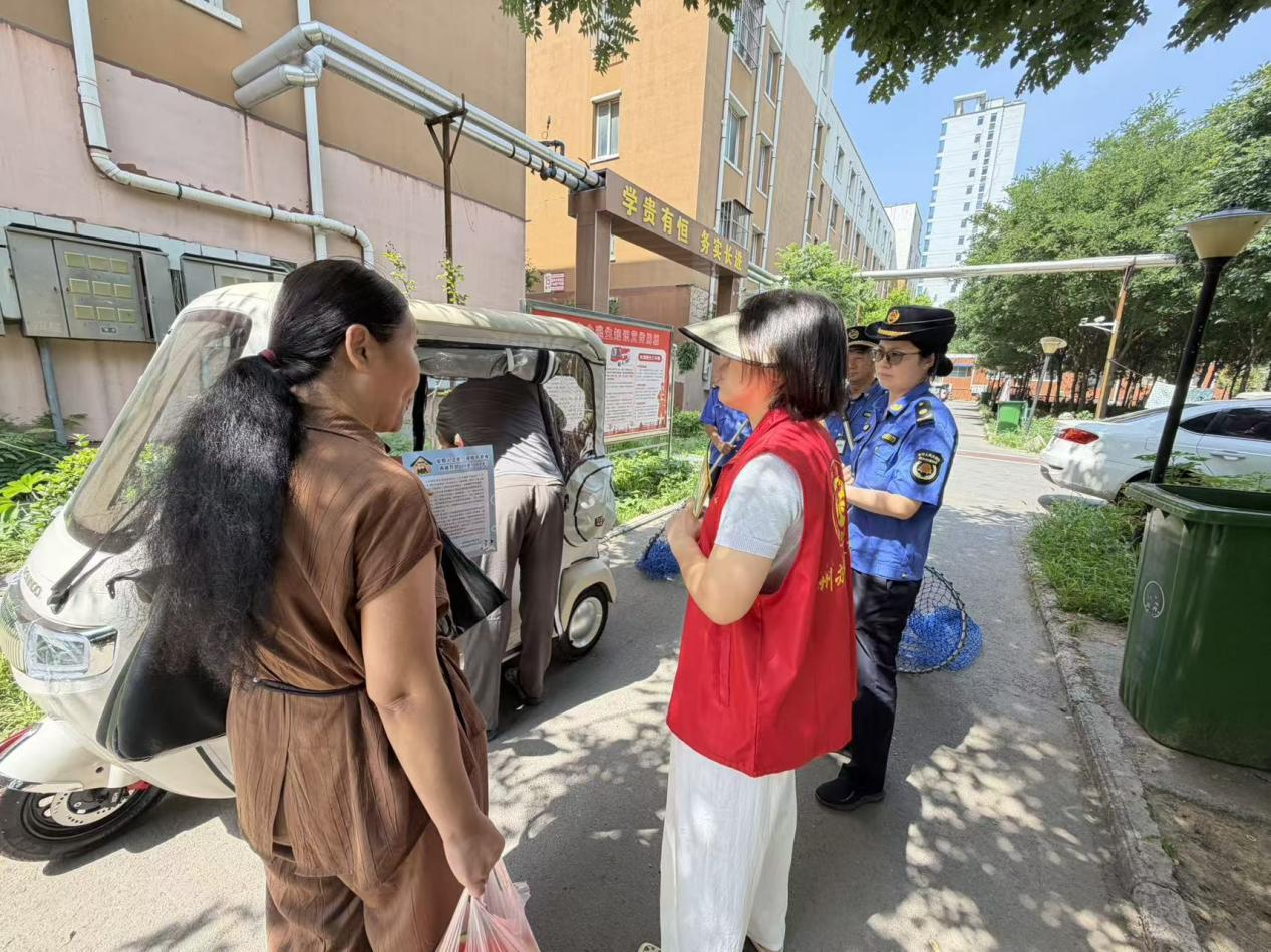 区城市管理局“城管进社区”推动文明养犬