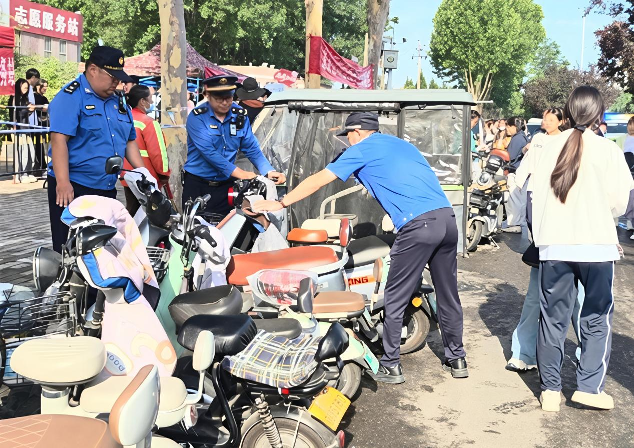 区城市管理局全力开展高考护考保障工作守护学子圆梦 区城市管理局全力开展高考护考保障工作守护学子圆梦