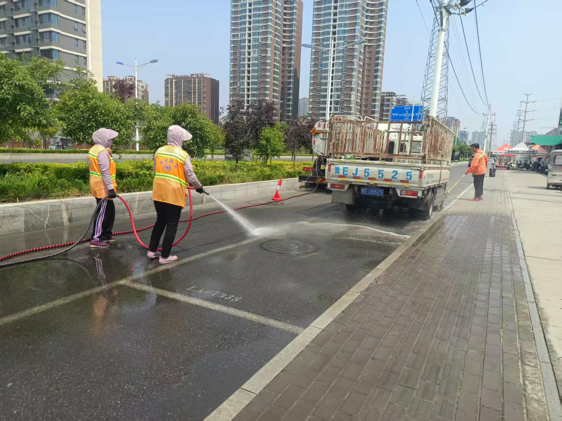 区环境卫生事务中心雨后清淤保畅擦亮城区颜值 区环境卫生事务中心雨后清淤保畅擦亮城区颜值