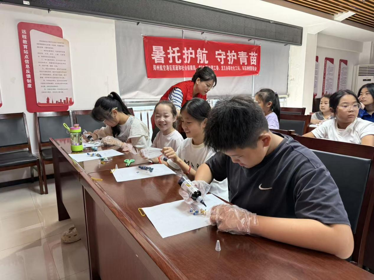 龙王办事处:靛蓝绘童趣,巧手制芳饰 龙王办事处:靛蓝绘童趣,巧手制芳饰