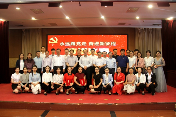 省商务厅举办“永远跟党走  奋进新征程”演讲比赛图片1